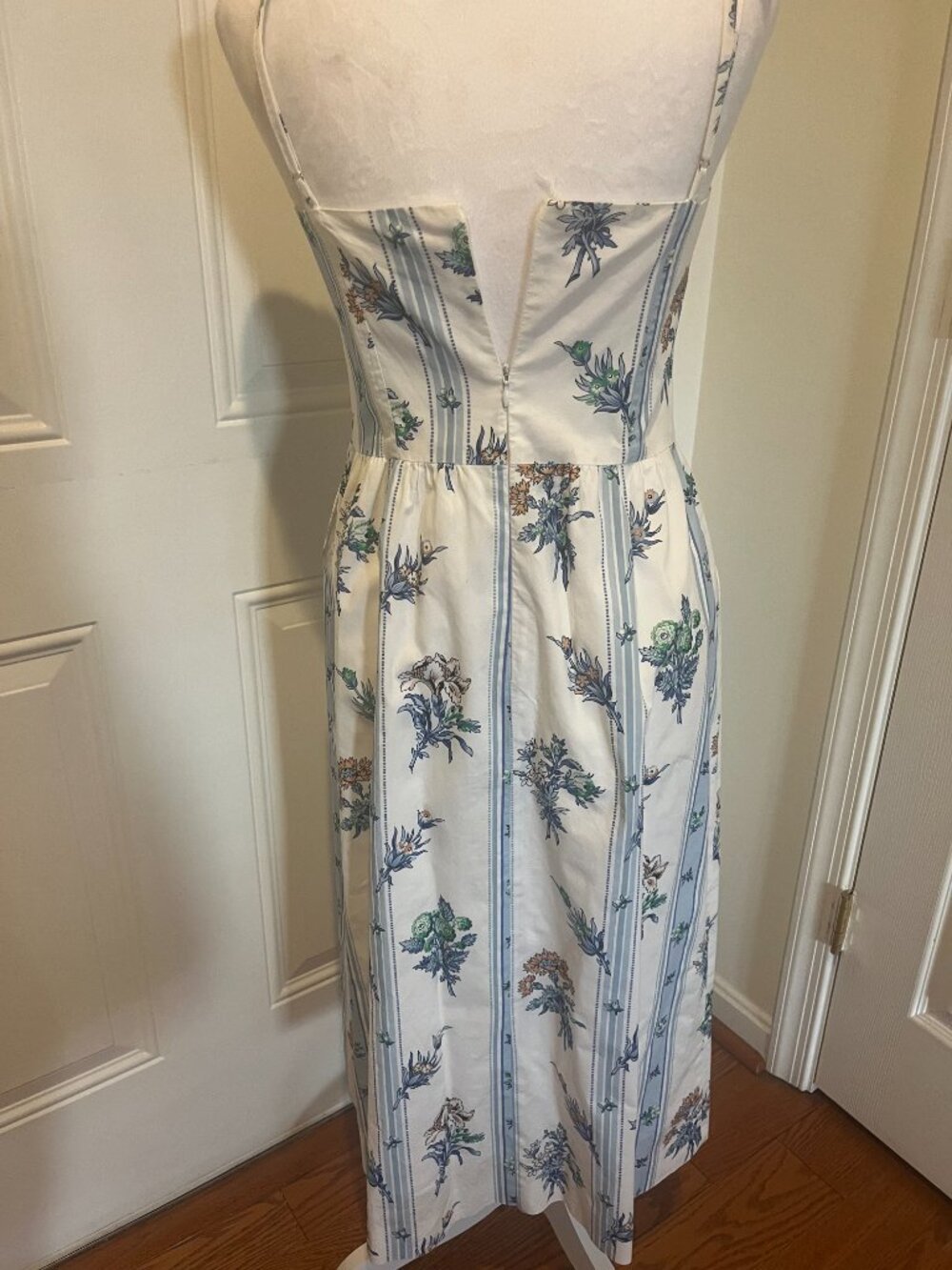 Spaghetti strap sundress - Picture 4 of 5